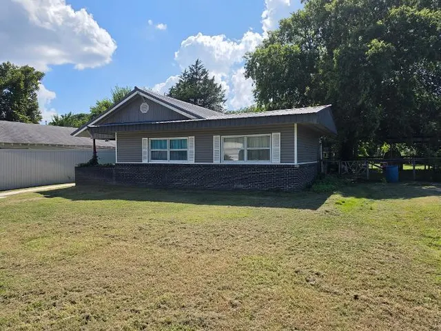 Photo 2 — 207 S 8th Street, Okemah, OK 74859