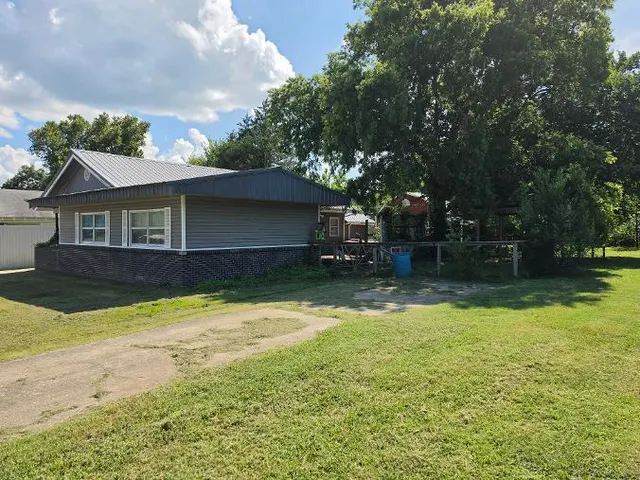 Photo 5 — 207 S 8th Street, Okemah, OK 74859