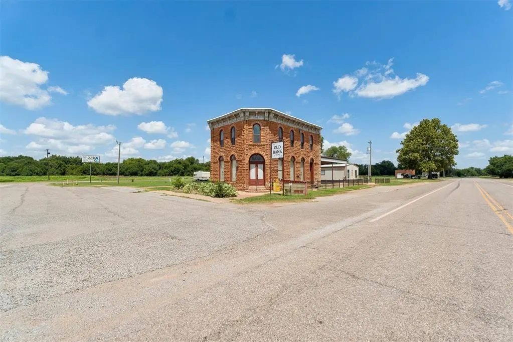 Front exterior — 106 N Main Street, Mulhall, OK 73063