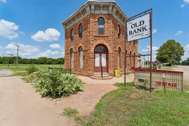 Photo 3 — 106 N Main Street, Mulhall, OK 73063