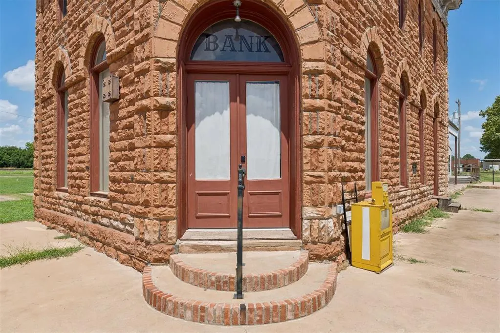 Photo 5 — 106 N Main Street, Mulhall, OK 73063