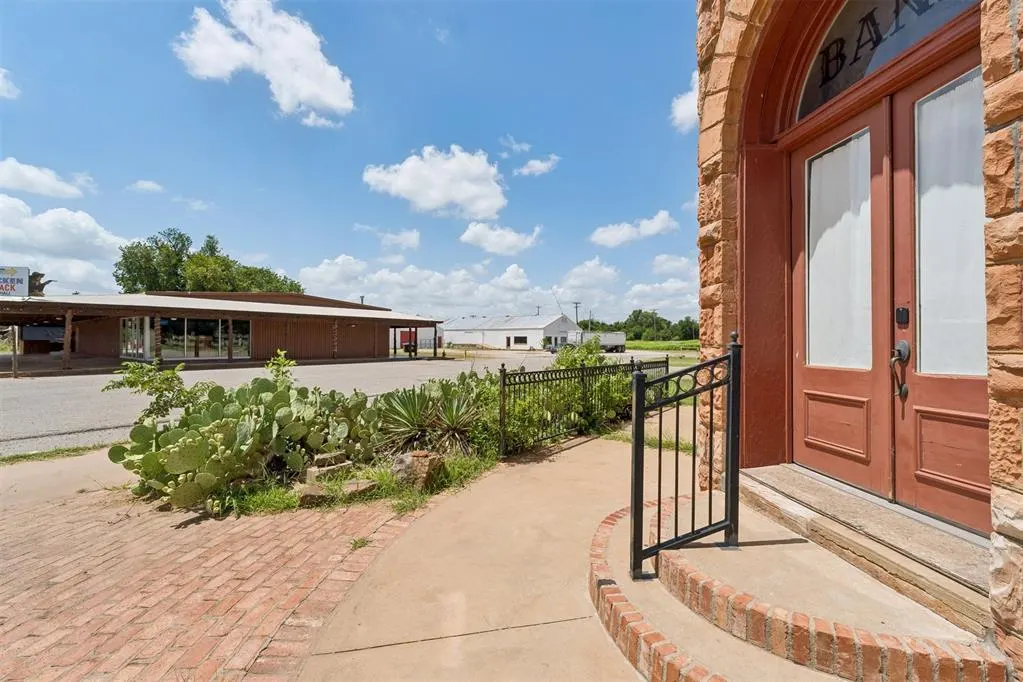 Photo 6 — 106 N Main Street, Mulhall, OK 73063