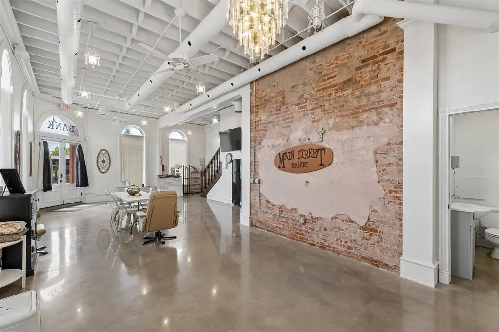 Photo 10 — 106 N Main Street, Mulhall, OK 73063