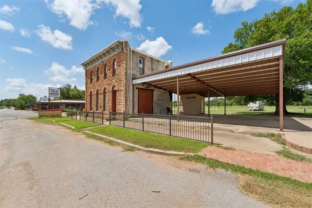 Photo 24 — 106 N Main Street, Mulhall, OK 73063