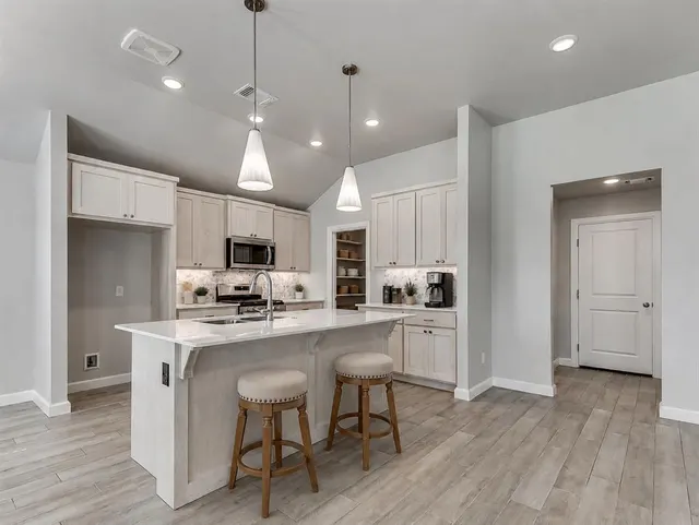 Photo 6 — 13512 Arrowhead Boulevard, Yukon, OK 73099
