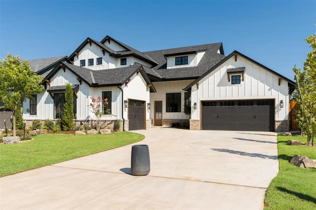 Photo 2 — 3309 Capitol Hill Lane, Edmond, OK 73034