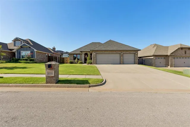 Photo 3 — 6116 Beverly Hills Drive, Edmond, OK 73034