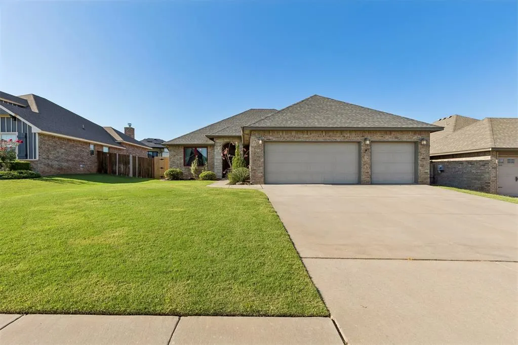 Photo 4 — 6116 Beverly Hills Drive, Edmond, OK 73034