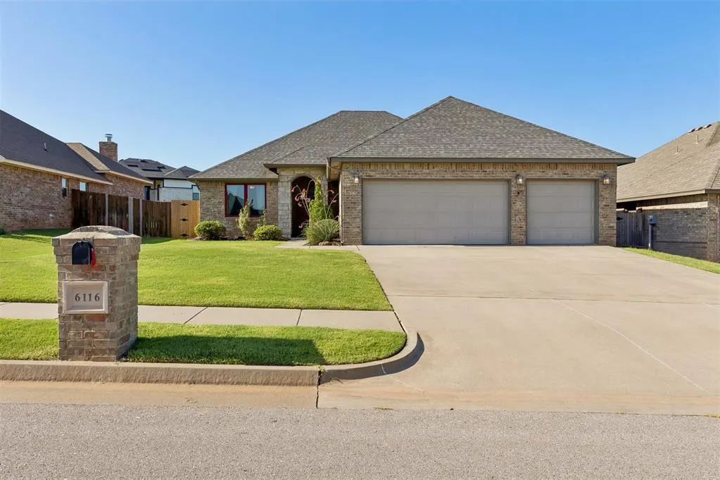 Photo 5 — 6116 Beverly Hills Drive, Edmond, OK 73034