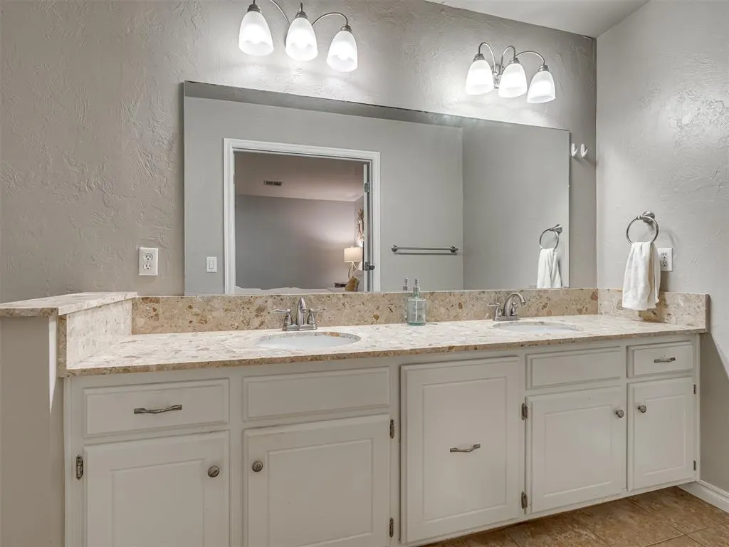 Photo 12 — 11720 Sundance Mountain Road, Oklahoma City, OK 73162
