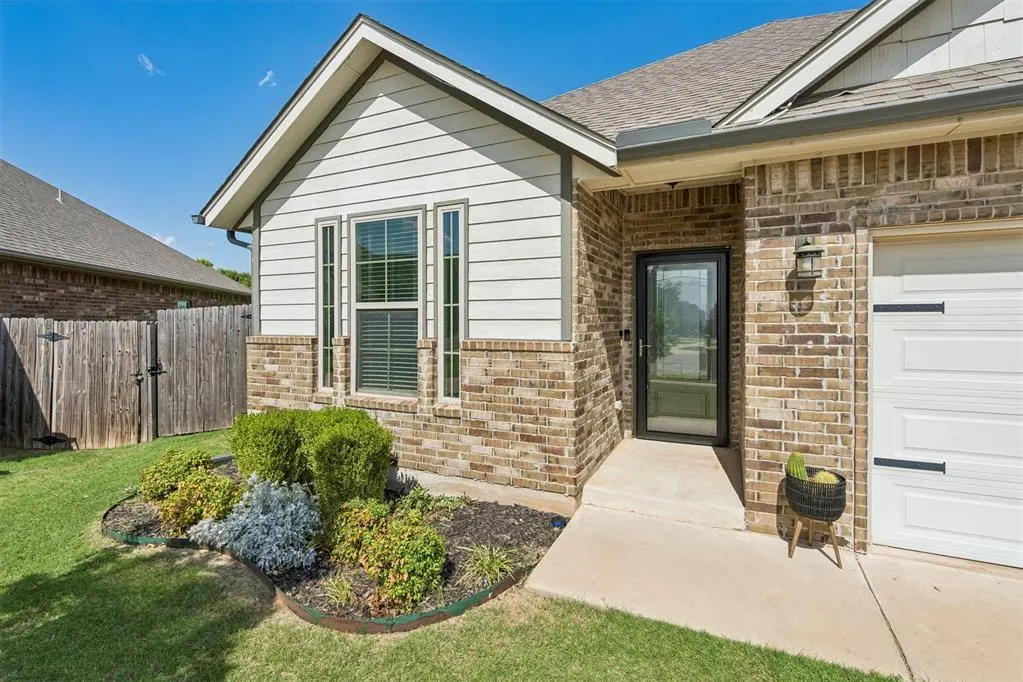Photo 3 — 13716 Paddington Avenue, Oklahoma City, OK 73142