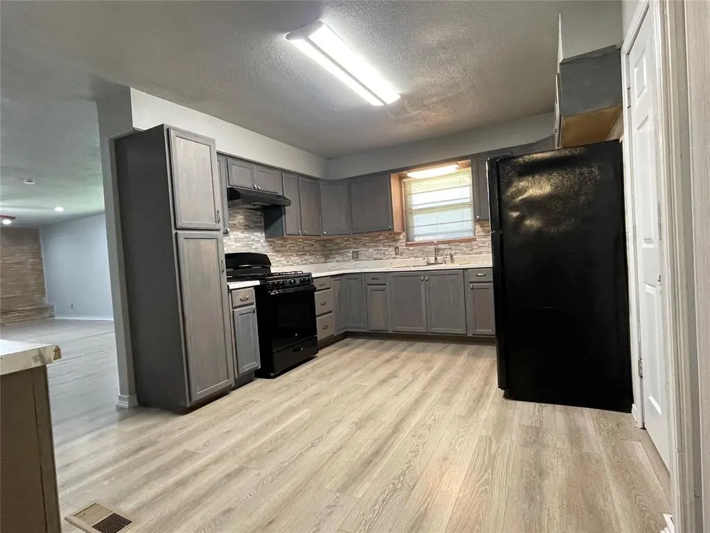 Photo 7 — 5913 Crestview Drive, Oklahoma City, OK 73105