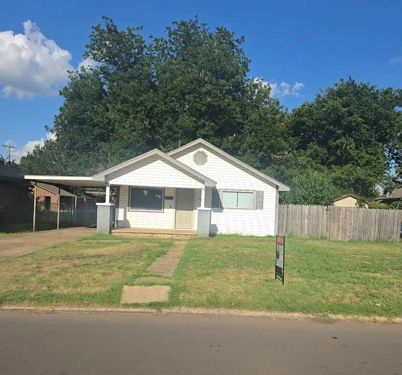 Photo 2 — 2011 S 14th Street, Chickasha, OK 73018