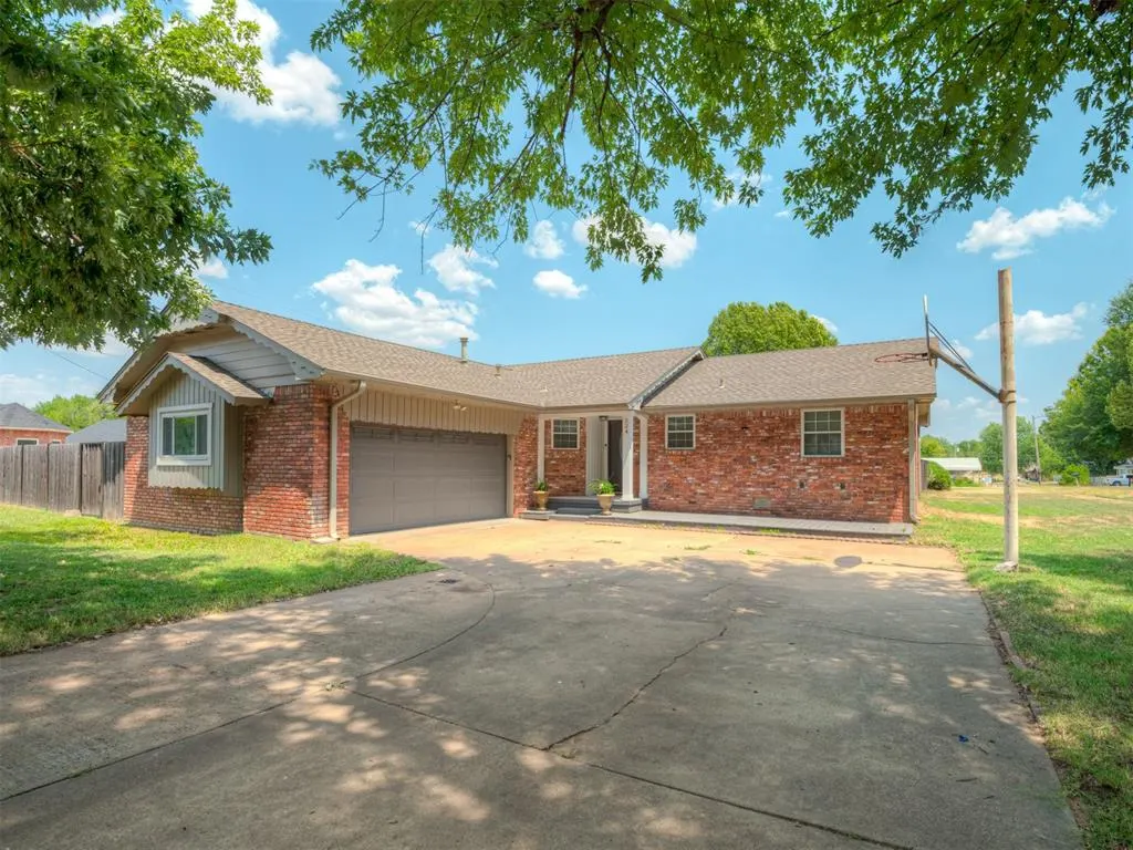 Photo 2 — 524 S Lewis Lane, Mustang, OK 73064