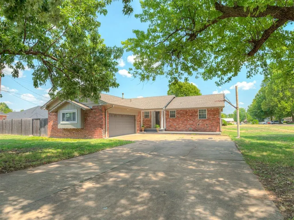 Photo 3 — 524 S Lewis Lane, Mustang, OK 73064