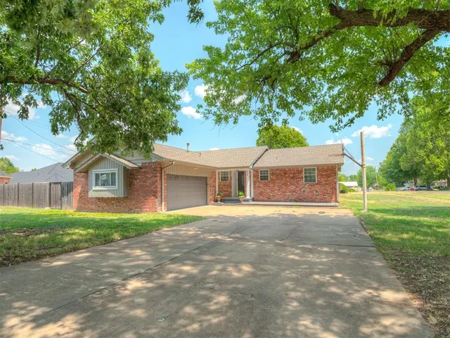 Photo 3 — 524 S Lewis Lane, Mustang, OK 73064