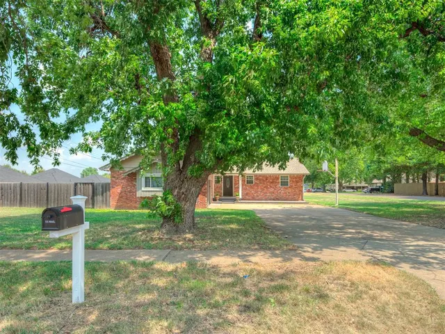Photo 4 — 524 S Lewis Lane, Mustang, OK 73064
