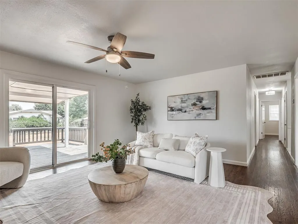 Front exterior — 524 S Lewis Lane, Mustang, OK 73064
