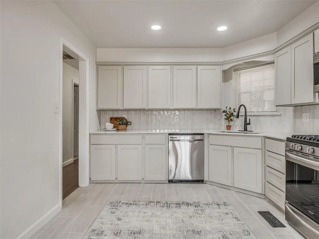 Photo 13 — 524 S Lewis Lane, Mustang, OK 73064