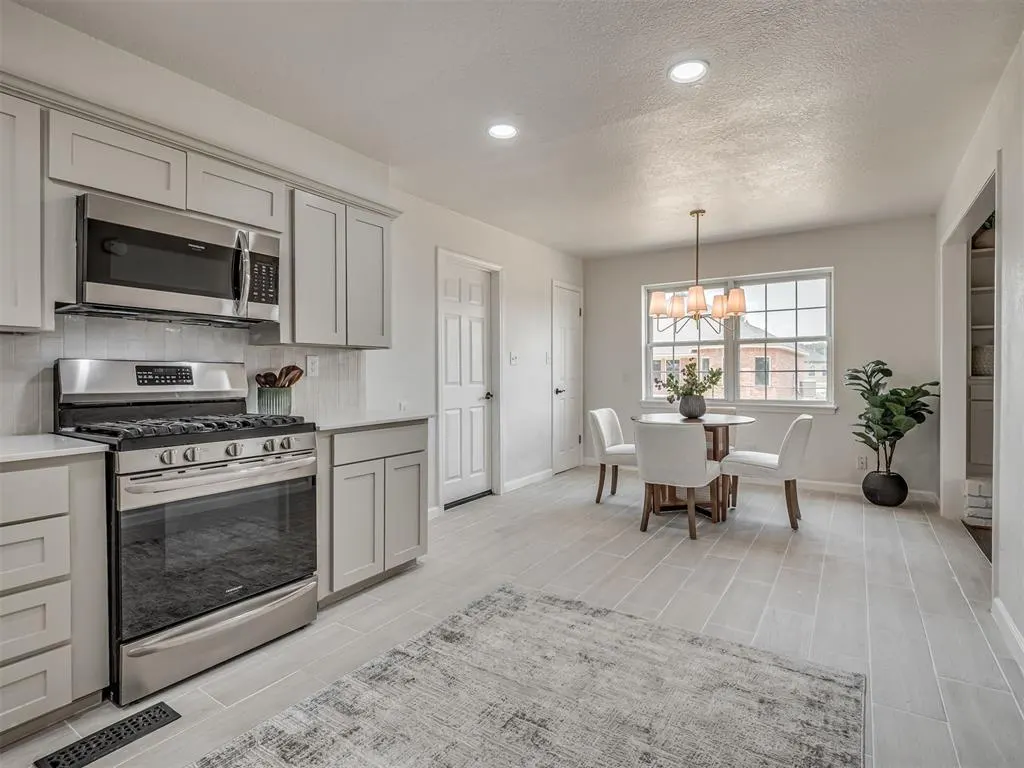 Photo 15 — 524 S Lewis Lane, Mustang, OK 73064