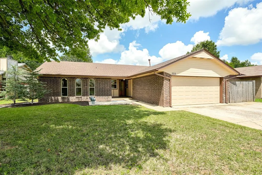 Photo 4 — 733 N Robinson Avenue, Moore, OK 73170