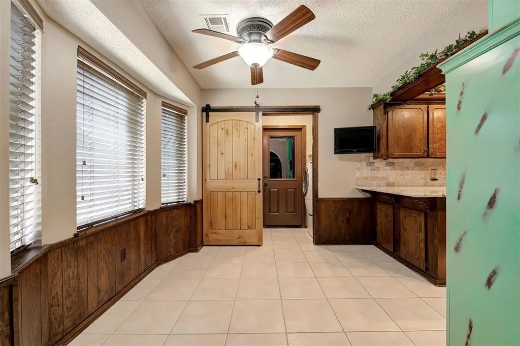 Photo 13 — 733 N Robinson Avenue, Moore, OK 73170