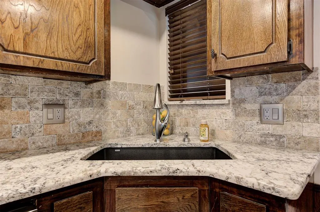 Photo 19 — 733 N Robinson Avenue, Moore, OK 73170