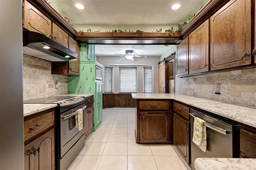 Photo 20 — 733 N Robinson Avenue, Moore, OK 73170
