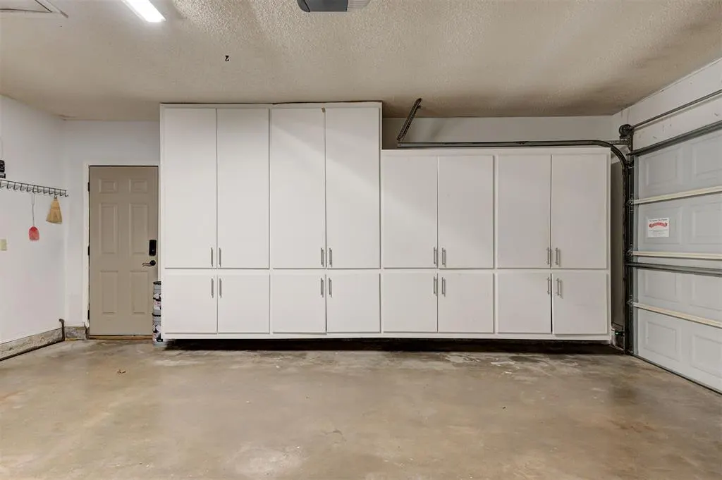 Photo 32 — 733 N Robinson Avenue, Moore, OK 73170