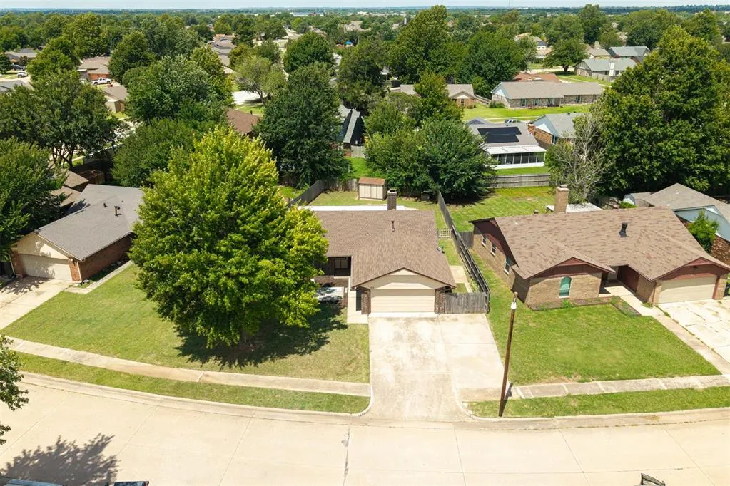 Photo 42 — 733 N Robinson Avenue, Moore, OK 73170