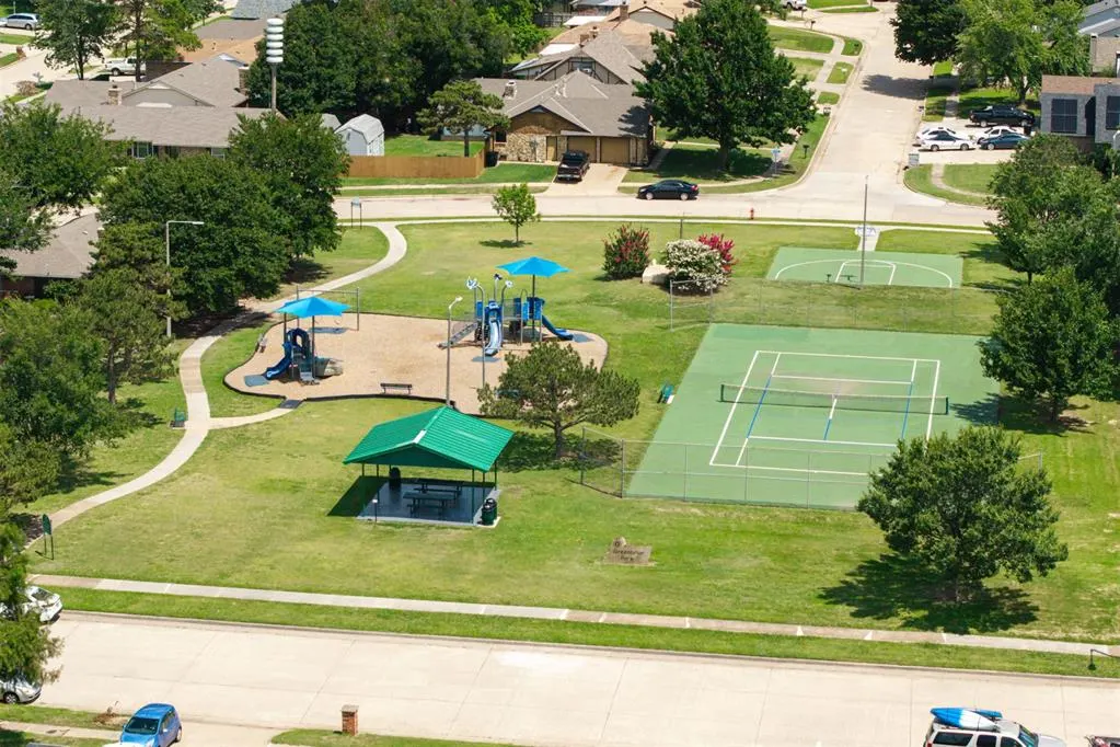 Photo 50 — 733 N Robinson Avenue, Moore, OK 73170