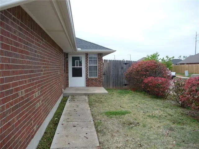 Photo 2 — 2415 N Truitt Street 2415, Moore, OK 73160