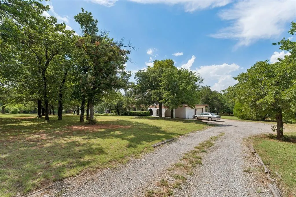 Photo 3 — 2009 Forest Road, Edmond, OK 73025