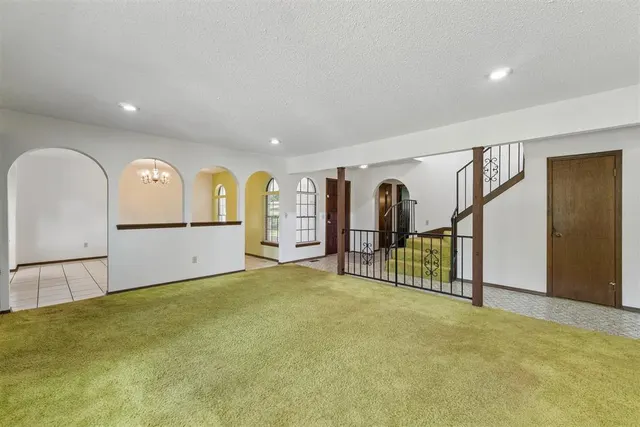 Photo 8 — 2009 Forest Road, Edmond, OK 73025