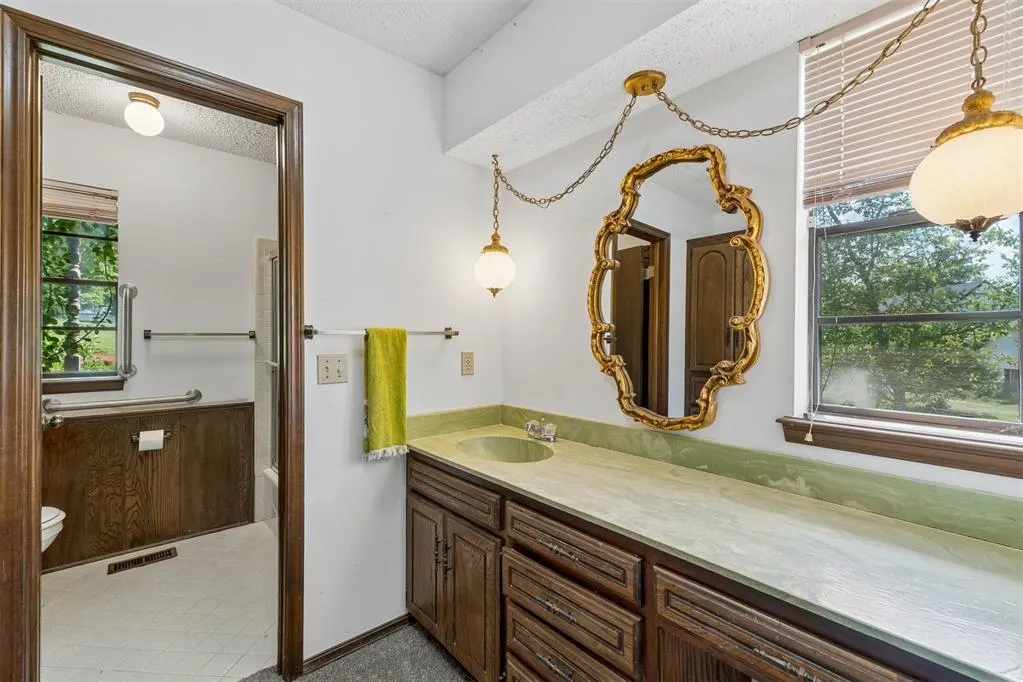 Photo 18 — 2009 Forest Road, Edmond, OK 73025