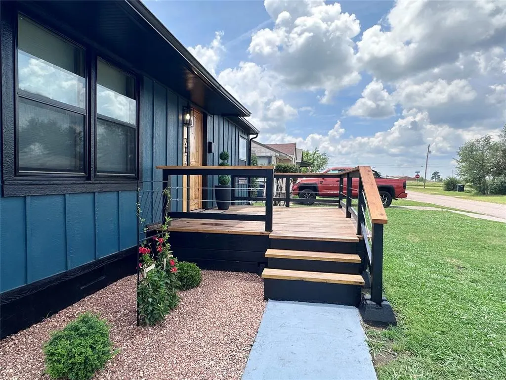Photo 2 — 2011 N Dorothy Avenue, Shawnee, OK 74804