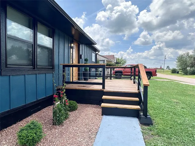 Photo 2 — 2011 N Dorothy Avenue, Shawnee, OK 74804
