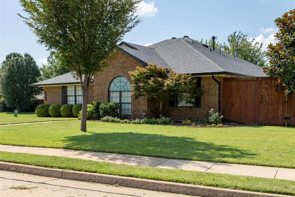 Photo 3 — 1612 Glacier Lane, Edmond, OK 73003