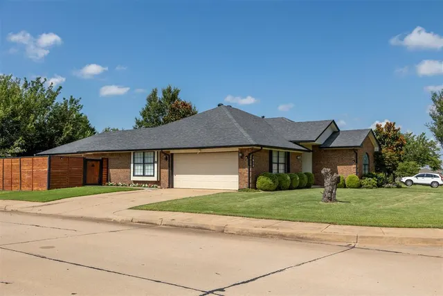 Photo 8 — 1612 Glacier Lane, Edmond, OK 73003