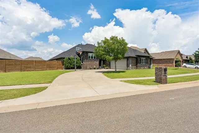 Photo 2 — 17336 Shadow Hawk Lane, Edmond, OK 73012