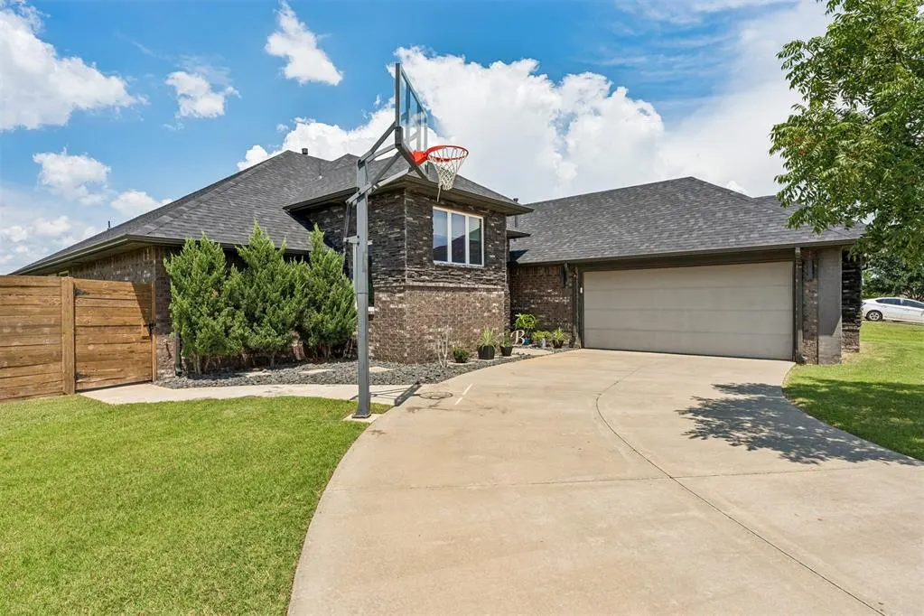 Photo 3 — 17336 Shadow Hawk Lane, Edmond, OK 73012