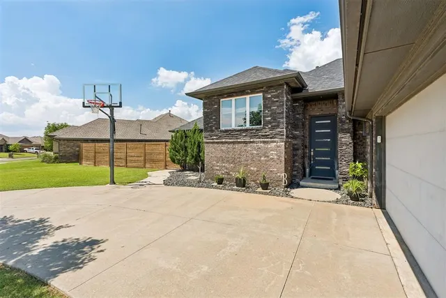 Photo 5 — 17336 Shadow Hawk Lane, Edmond, OK 73012