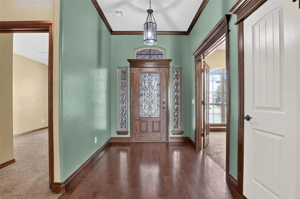 Photo 6 — 533 W Alamo Court Way, Mustang, OK 73064