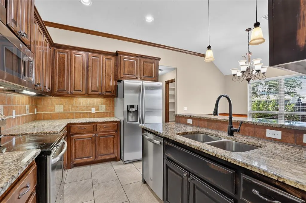Photo 15 — 533 W Alamo Court Way, Mustang, OK 73064