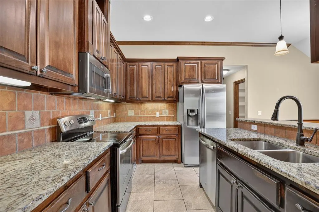Photo 16 — 533 W Alamo Court Way, Mustang, OK 73064