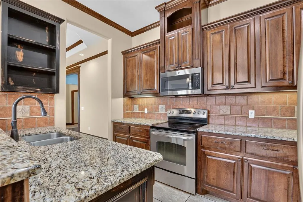 Photo 17 — 533 W Alamo Court Way, Mustang, OK 73064