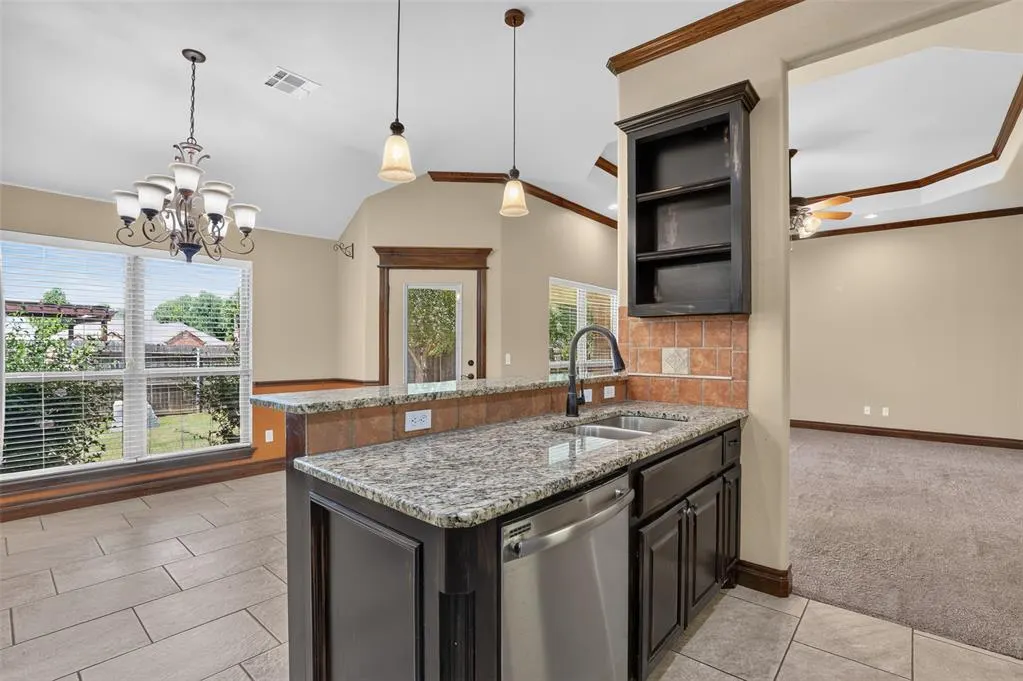 Photo 18 — 533 W Alamo Court Way, Mustang, OK 73064