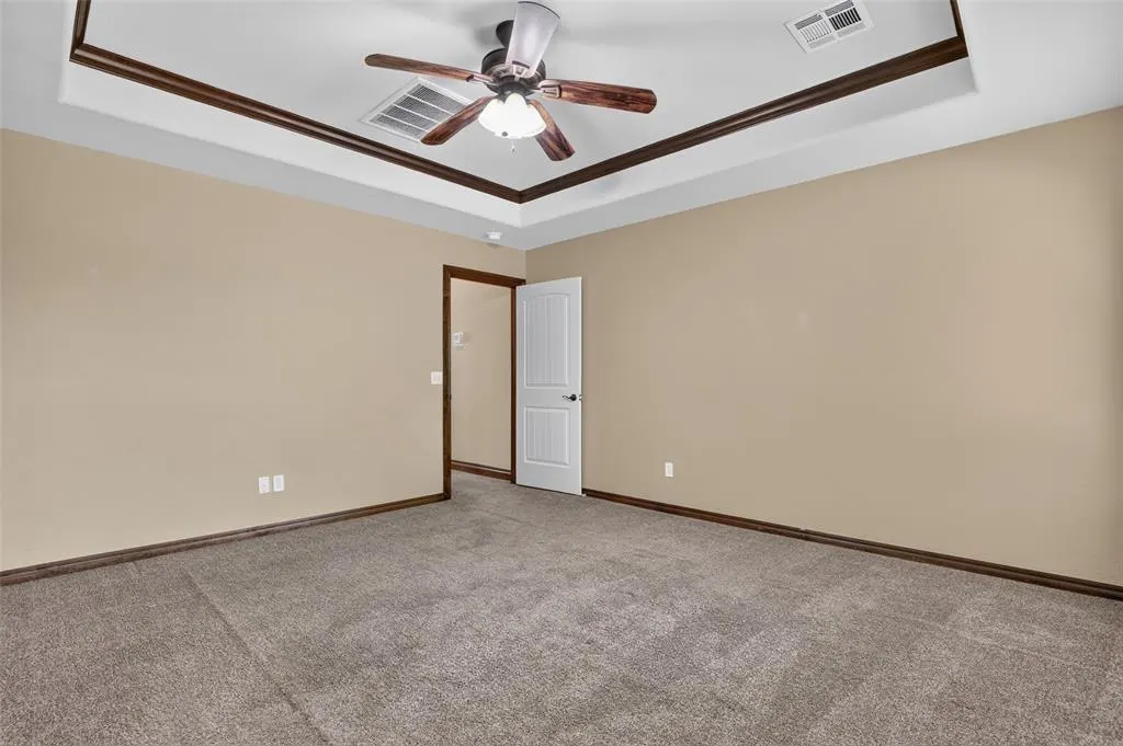 Photo 21 — 533 W Alamo Court Way, Mustang, OK 73064