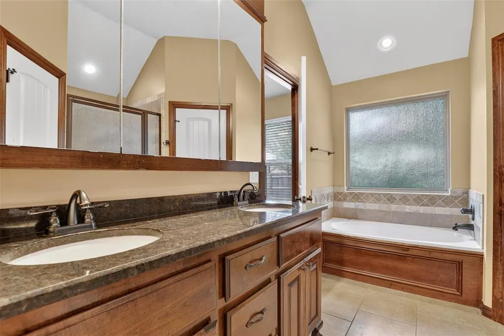 Photo 24 — 533 W Alamo Court Way, Mustang, OK 73064