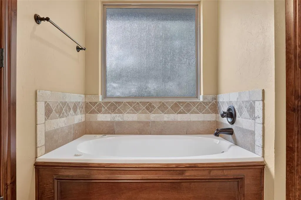 Photo 25 — 533 W Alamo Court Way, Mustang, OK 73064